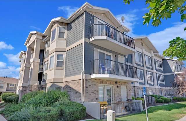 Beautiful 3 Bedroom Condo in Sandy! photos photos