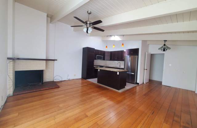 Kentfield 3x2 Flat + detached office, front  back yards, fireplace  laundry photos photos
