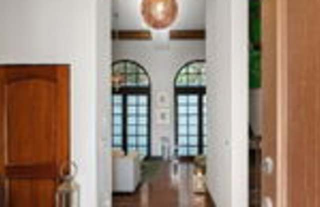 11937 Sunset Boulevard Gallery 4