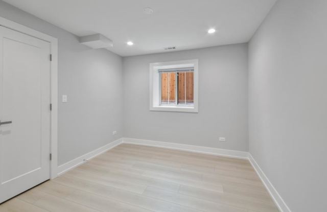 4626 Ashland Gallery 4
