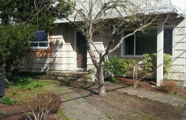 Spacious Lower Level Unit In Beautiful Manette Gallery 3