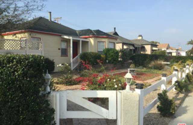 1975 South Crescent Heights Boulevard Gallery 1