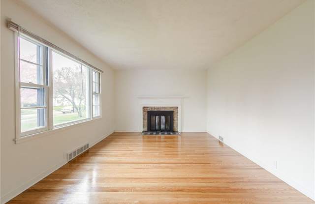 345 Colebourne Rd Gallery 4