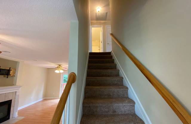 Room in 4 Bedroom Home at Ujamaa Dr Gallery 4