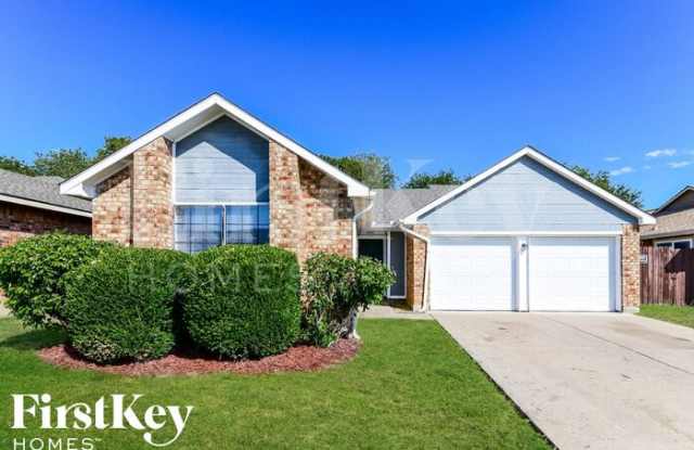529 Valley Spring Drive - 529 Valley Spring Drive, Arlington, TX 76018