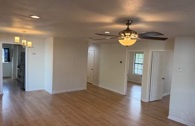 211 Rivertree Gallery 3