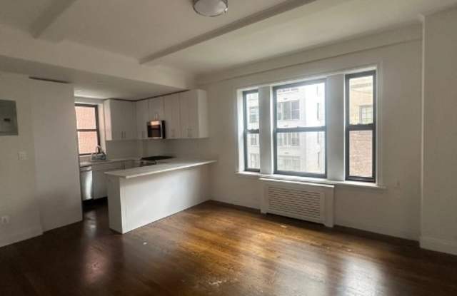 182 E 70th St photos photos