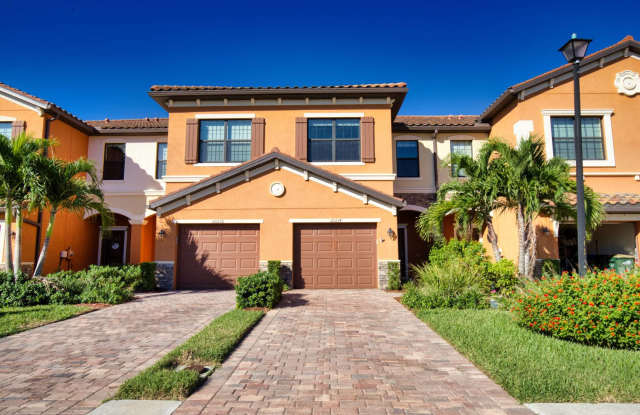 Annual Unfurnished Townhome located in Gran Paradiso with Resort-Like Amenities! - 20234 Lagente Circle, North Port, FL 34293