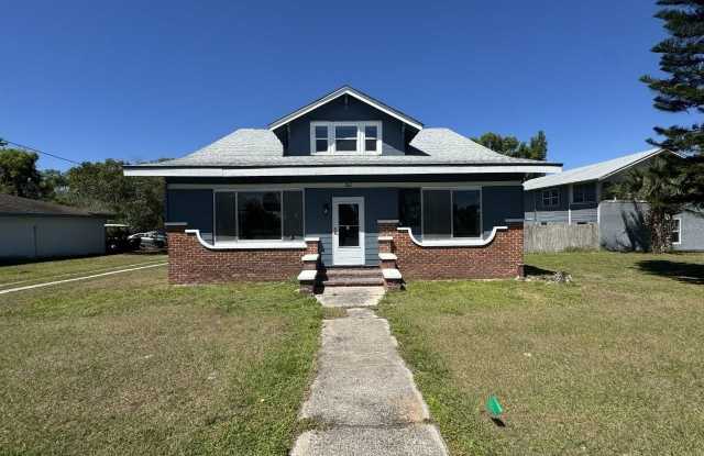 368 S CENTRAL AVENUE - 368 South Central Avenue, Umatilla, FL 32784