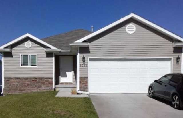 Newer Home In Excellent Quiet Family Neighborhood photos photos