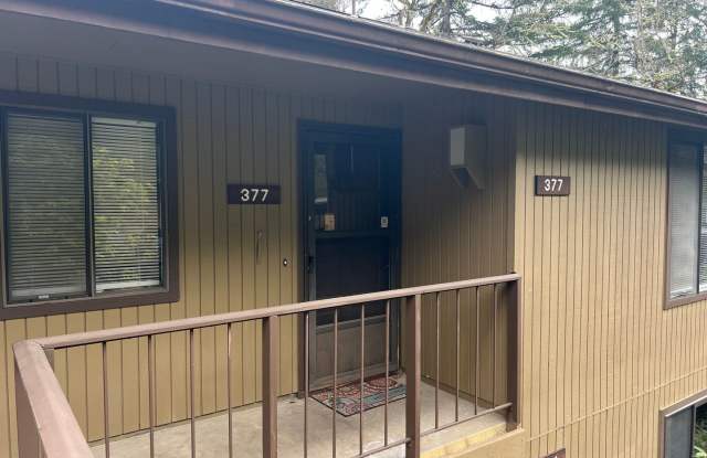 2 Bedroom/ 1 Bath Unit- Available NOW - 377 Hunington Avenue, Eugene, OR 97405 2 Bedroom/ 1 Bath Unit- Available NOW - 377 Hunington Avenue, Eugene, OR 97405