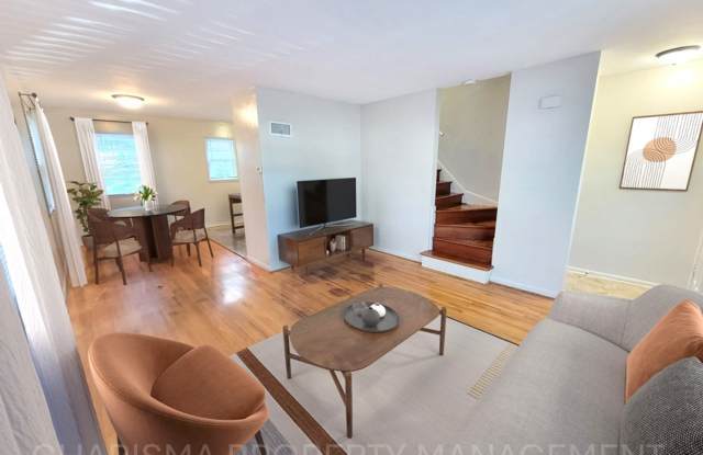 SPACIOUS TWO BEDROOM ONE BATH DUPLEX!! GREAT AMENITIES, LOCATION, AND PRICE! photos photos