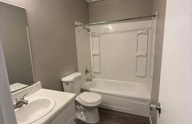 2 bedroom/1 bath RENOVATED Gallery 1