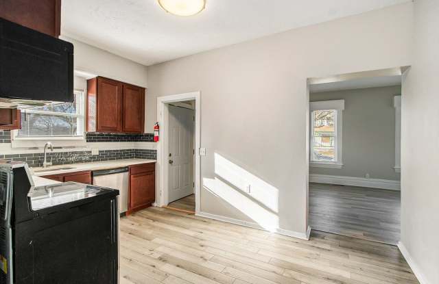 $899-Large, remodeled one bedroom apartment - ask about our Security Deposit Alternative! photos photos