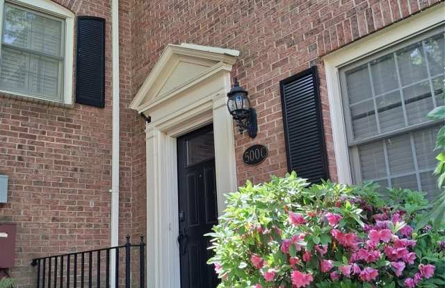 500 N Poplar Street photos photos