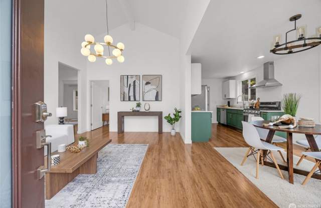 Rare Rose Hill Rambler with Expansive Lot Gallery 4