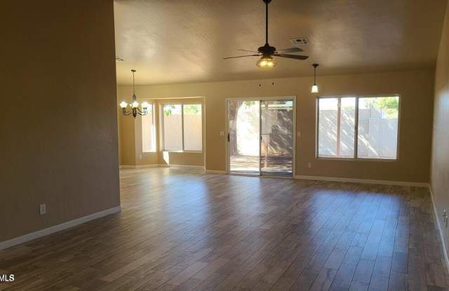 1002 E HEARNE Way Gallery 2
