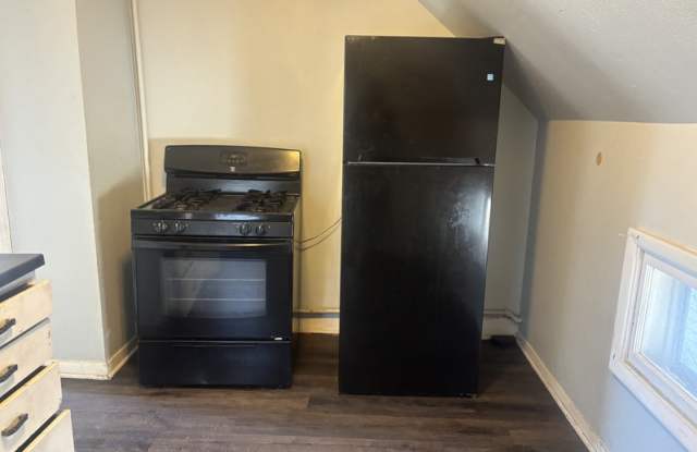 527 9th Street Southwest - Upper photos photos