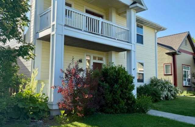 3 Bedroom 3 Bathroom House Located Near a Park *Rent Special* photos photos
