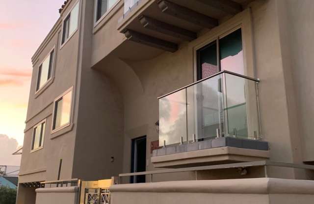 RECENTLY REMODELED, LUXURIOUS & BRIGHT, TRI-LEVEL, 4BR/3.5BA HOME W/ AMAZING PANORAMIC OCEAN VIEW IN HEART OF NORTH MB STEPS TO BEACH, SHOPS & RESTAURANTS - Gallery 4