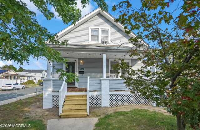 195 7th Street Gallery 1