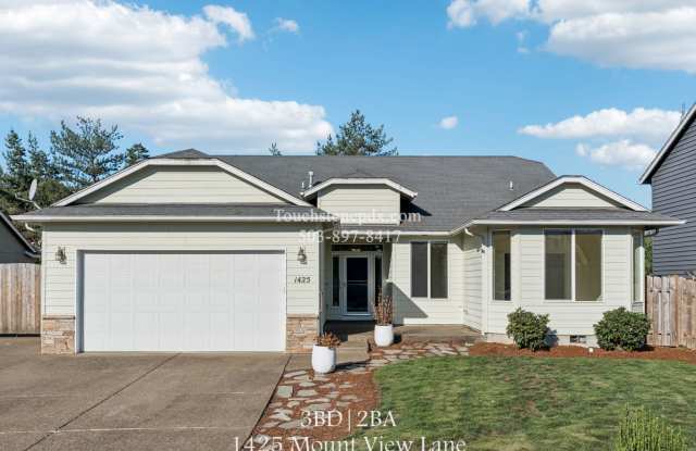 Beautiful Spacious Molalla 3 BR 2 BA Home! Gallery 1