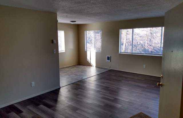 Two Bedroom, One Bathroom Upstairs Apartment - Maverick Apartments photos photos