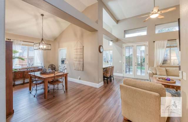 Stunning Home in Northeast Fresno! Gallery 4