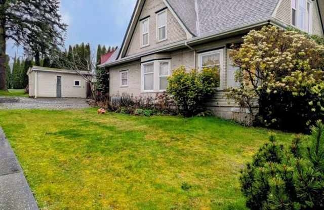 Large Home for Available for Preleasing in Historic York Neighborhood! photos photos