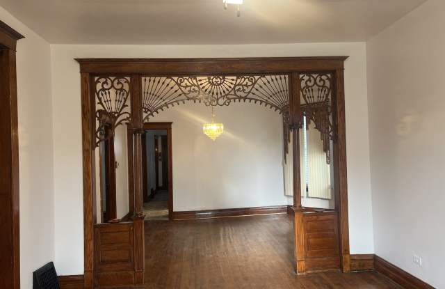 1921 N Pulaski Road Gallery 3