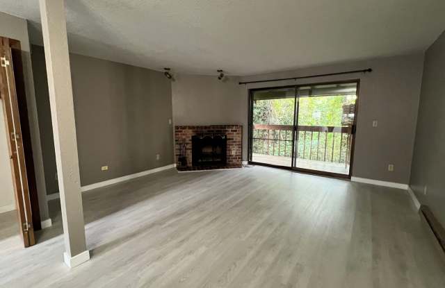 4Plex 2bed x 1.5bath unit in Seattle, minutes away from major highways. photos photos