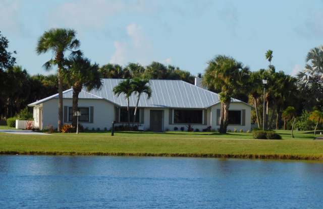 4324 GATOR TRACE Circle Gallery 3
