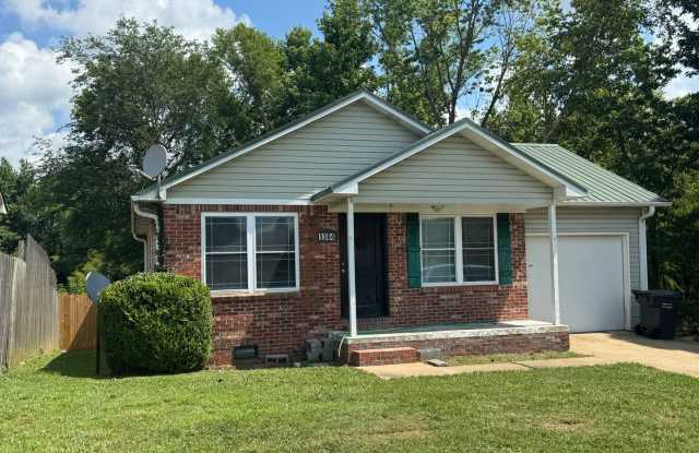 3 Bedroom 1.5 Bathroom with Garage - 1304 Lakewood Drive, Jonesboro, AR 72404