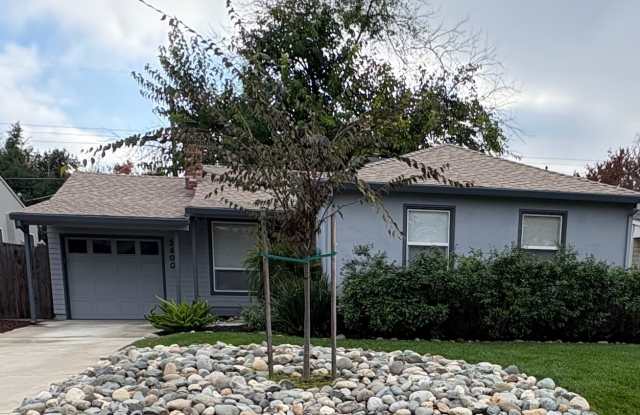 *Charming 3-Bedroom Home for Rent in East Sacramento!* - 5400 Aileen Way, Sacramento, CA 95819