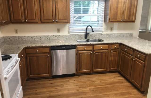 2416 Creekmore Court Gallery 2