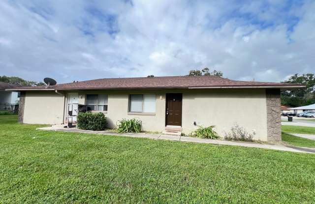 Beautifully Renovated 2 Bedroom, 1 Bathroom Home in Prime Ocala Location! Lawn Care Included! photos photos