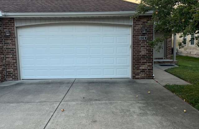 3 bedroom, 2 bathroom, 2 car garage duplex in Republic photos photos