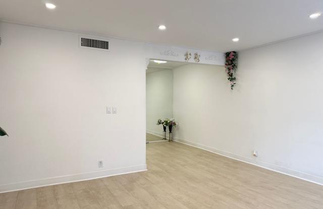 Charming 2-Bedroom First-Floor Corner Condo | Central Las Vegas Gallery 4