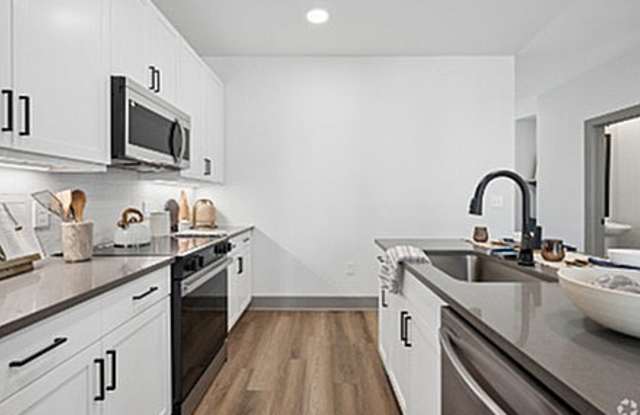 District South Apartments & Townhomes Gallery 3