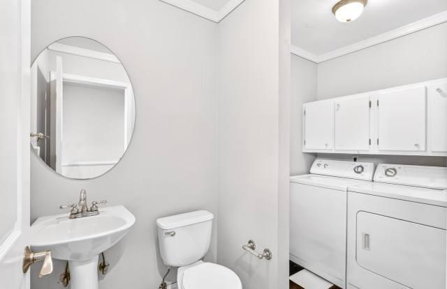 Great Location! 2 bedroom, 2.5 Bathroom Townhouse in Orchard Hills!! Gallery 4