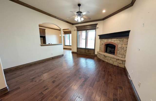 3 Bed Plus Study in Mustang Schools Gallery 4