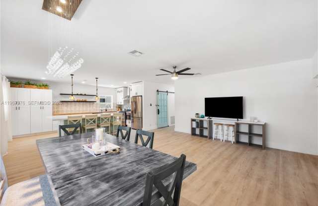 1070 Tyler St photos photos