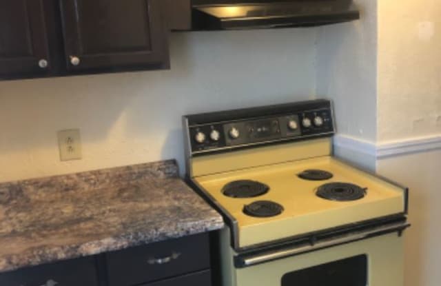 539 1/2  Washington street Up - 539 1/2 Washington St, Mount Pleasant, PA 15666