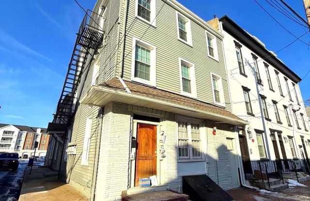 21 E UNION Street - 21 East Union Street, Burlington, NJ 08016