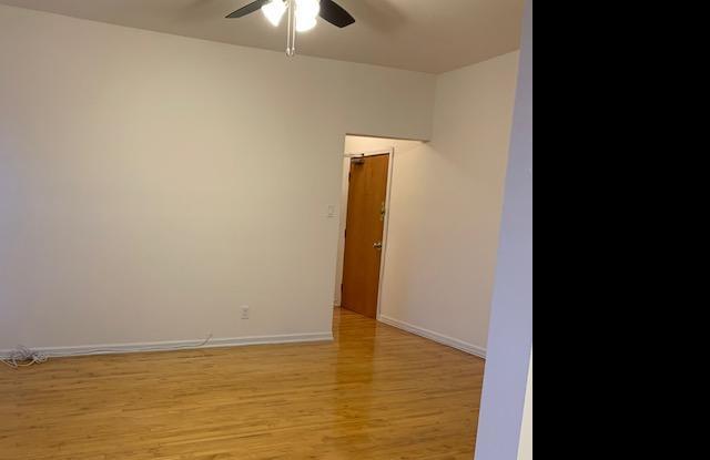 1555 N Mohawk Street Gallery 4
