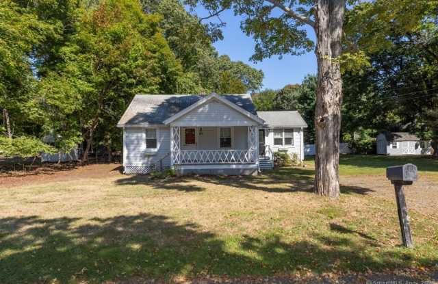 61 River Street - 61 River Street, Old Saybrook Center, CT 06475