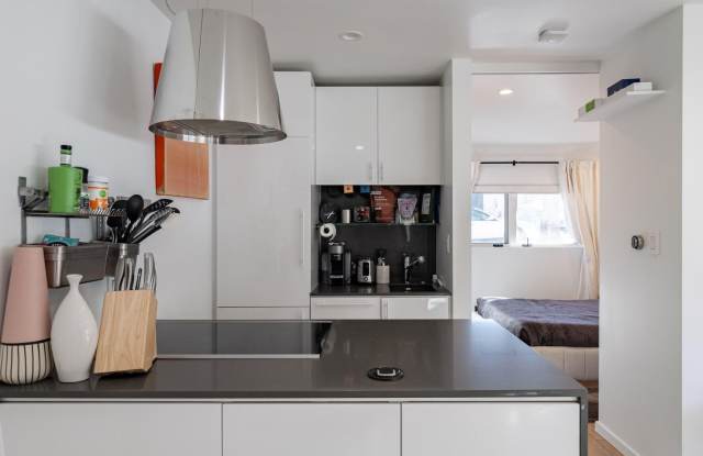 700 W Hopkins Avenue unit: 6 photos photos