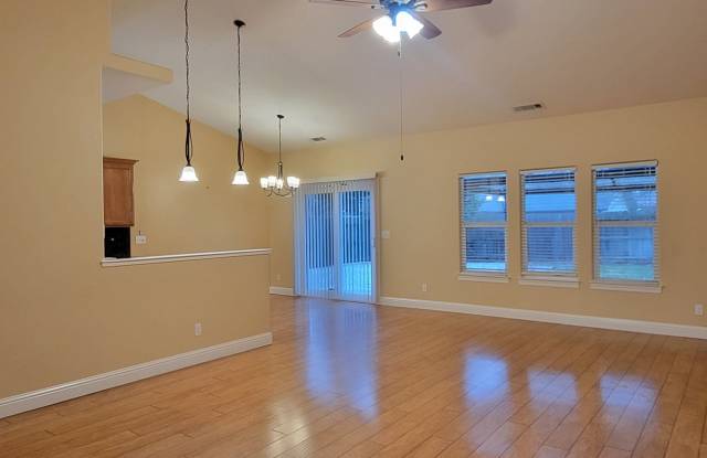 Beautiful Home in Crown Estates *Can be available sooner! Gallery 3