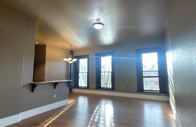 201 East Main Street - 2 - 201 East Main Street, Silverton, OR 97381