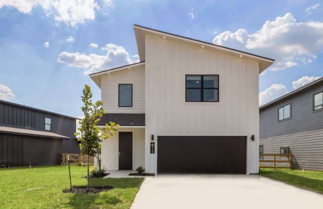 Pre-Leasing Fall 2027 Wolf Den 3BR Near South College Station Gallery 1